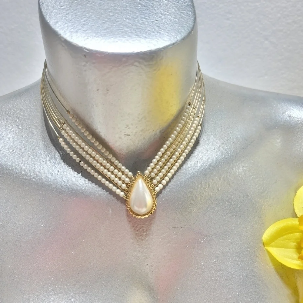 SET NECKLACE AND BRACELET GOLD COLOR